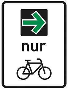 Verkehrsschild mit Grünpfeil für den Radverkehr