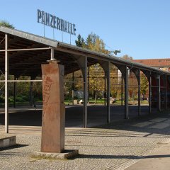 Die Panzerhalle ist ein wichtiger Treffpunkt für das Französische Viertel, aber auch für die Nachbarquartiere. Die überdachte, an den Seiten offene Halle ist vielseitig verwendbar.

Bild: Armin Scharf