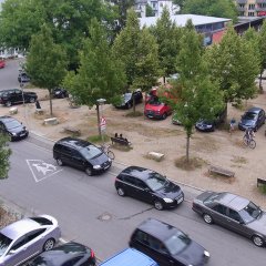 Parken im Französischen Viertel – seit dem Entstehen des Quartiers ein Diskussionsthema für Bewohner, Gäste und Kunden.

Bild: Hans Stoiber
