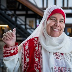 Aicha Outaggarts
geboren in Oran, Algerien
lebt seit 1998 in Tübingen

Bild: André Beckershoff
