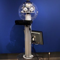 Der Serviceroboter Scitos vom Lehrstuhl für Kognitive Systeme an der Universität Tübingen bietet als Museumsführer „Alfred“ einen Rundgang durch die Ausstellung an.

Bild: Stadtmuseum Tübingen