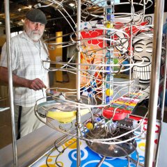 Einblick in die Mitmach-Ausstellung „Kassiere und regiere!“ im Stadtmuseum Tübingen. Bild: Anne Faden