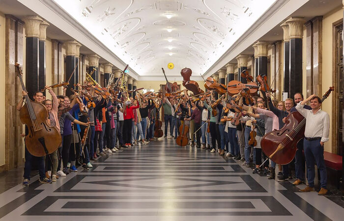 Das Foto zeigt das Akademische Orchester in der Eberhard Karls Universität