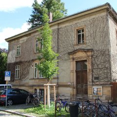 Die Museumsvilla in der Neckarhalde 31, Ansicht von der Straße. Bild: Stadtmuseum Tübingen