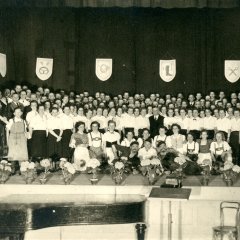 Gruppenbild des Silcherchors anlässlich des Festspiels „Fröhlich Handwerk“ im Jahr 1951. Bild: Stadtmuseum Tübingen