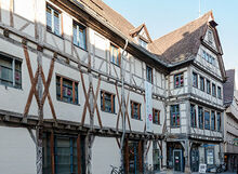 komplette Außenansicht des Stadtmuseums