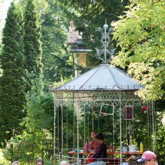 Blick in den Garten der Museumsvilla beim Sommerfest im Juli 2015. Bild: Christoph Jäckle