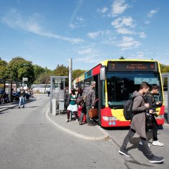 Bussteige auf dem Europaplatz. Bild: Anne Faden