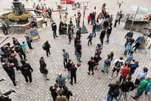 Körbewerfen auf dem Tübinger Marktplatz