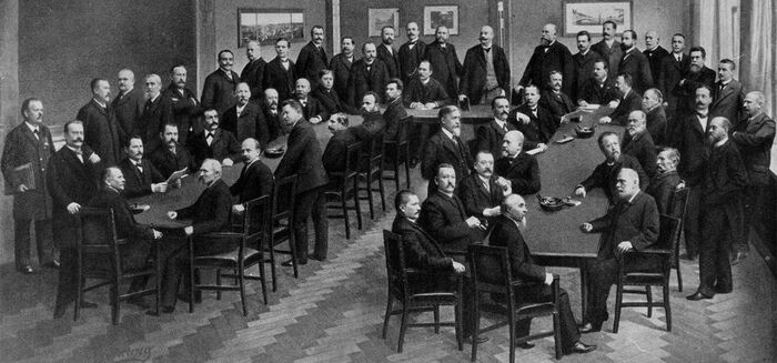 Simon Hayum (second to the left) as a member of the Bürgerausschuss (citizen's committee) and Gemeinderat (town council) in Tübingen city hall, 1909.