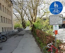 Gemeinsamer Geh- und Radweg an der Jahnenallee.