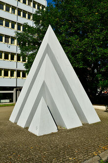 Pyramide aus Beton