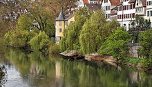 Hölderlinturm mit Stocherkähnen