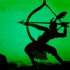 Achmed erschießt das Untier. Still aus Lotte Reinigers erstem Silhouetten-Film „Die Abenteuer des Prinzen Achmed“, 1923 bis 1926. Bild: Stadtmuseum Tübingen