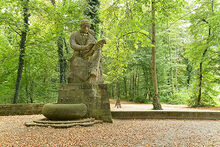 Silcher-Denkmal auf der Neckarinsel (Mann aus Marmor)