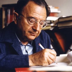 Erich Fromm, geboren am 23. März 1900 in Frankfurt am Main, war ein deutsch-US-amerikanischer Psychoanalytiker, Philosoph und Sozialpsychologe. Bild: Fromm Executor