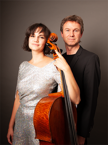 Foto der Cellistin Raphaela Gromes und des Pianisten Julian Riem