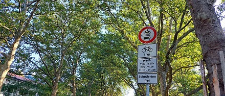 Durchfahrtsverbot für Fahrzeuge in der Uhlandstraße