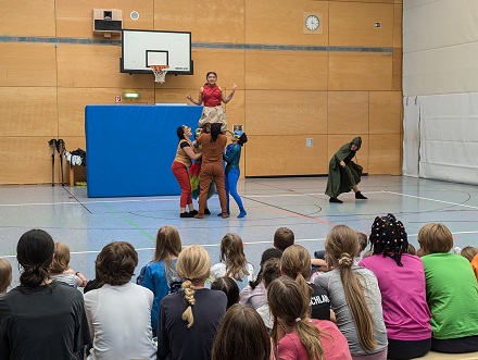 Jugendzirkus Aufführung im Uhland-Gymnasium