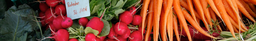 Wochenmarkt auf dem Tübinger Marktplatz