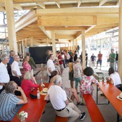 Gemeinder&auml;te, Planer, B&uuml;rgerInnen und Bauarbeiten waren geladen. Bild: Anne Faden