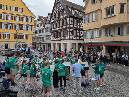 Durham Youth Orchestra spielt ein Konzert auf dem Holzmarkt