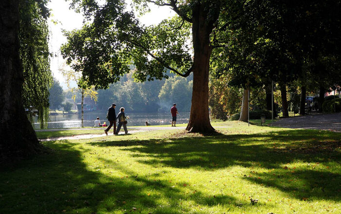 Ostufer des Anlagensees, Spazierg&auml;nger