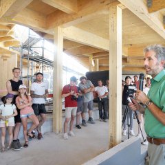 OB Boris Palmer begr&uuml;&szlig;t gut 150 G&auml;ste zum Richtfest der Radstation am 19.7. Bild: Anne Faden