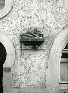 Steinplastik eines L&ouml;wen an der Bursagasse 4. Inschrift: Reuchlin 1522