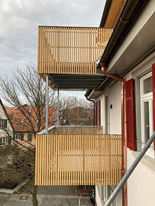 Au&szlig;enansicht Rathaus B&uuml;hl Balkone