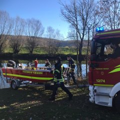 Mit dem Boot auf dem Neckar. Bild: Universit&auml;tsstadt T&uuml;bingen