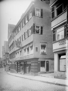 Leopold Hirsch, j&uuml;disches Textilgesch&auml;ft, Kronenstra&szlig;e 6, dahinter: die Forelle Kronenstra&szlig;e 8