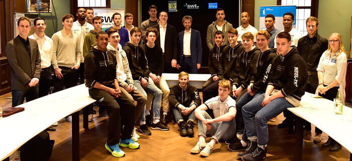 WALTER Tigers vor dem Energiespartraining im T&uuml;binger Rathaus