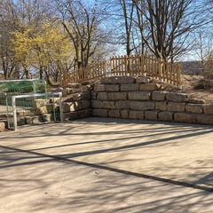 Schulhof Grundschule WHO