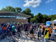 Gruppe von Fahrradfahrern auf dem Europaplatz in T&uuml;bingen