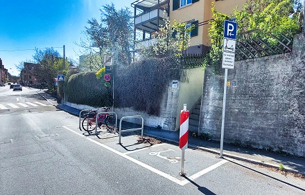 Radabstellanlage mit Sonderfl&auml;che f&uuml;r E-Scooter in der Hau&szlig;erstra&szlig;e