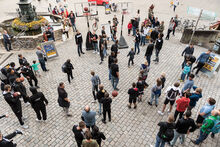 K&ouml;rbewerfen auf dem T&uuml;binger Marktplatz