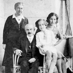 Familie Sch&auml;fer mit ihren T&ouml;chtern im Jahr 1929. Bild: Geschichtswerkstatt T&uuml;bingen e.V.