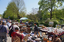 Flohmarkt in der Uhlandstra&szlig;e