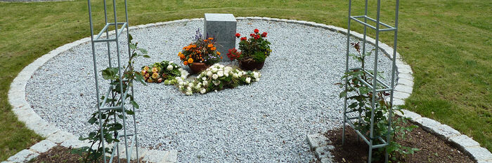 Gemeinschaftsgrabst&auml;tte &bdquo;Rosengarten&ldquo; auf dem T&uuml;binger Bergfriedhof