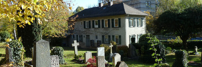 Das ehemalige Aufseherh&auml;uschen auf dem Stadtfriedhof