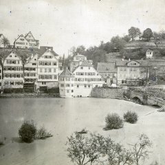 Die Neckarbr&uuml;cke bei Hochwasser im Mai 1872. Bild: Paul Sinner, Stadtarchiv T&uuml;bingen.