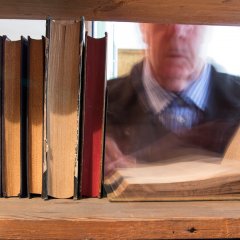 Wie aus vergangen Zeiten: Die alten B&uuml;cher geben dem Kabinett eine ganz besondere Atmosph&auml;re. Bild: Space4