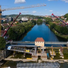 Radbr&uuml;cke Ost-Einhebung der Br&uuml;ckenteile
Bild: Ulrich Metz
