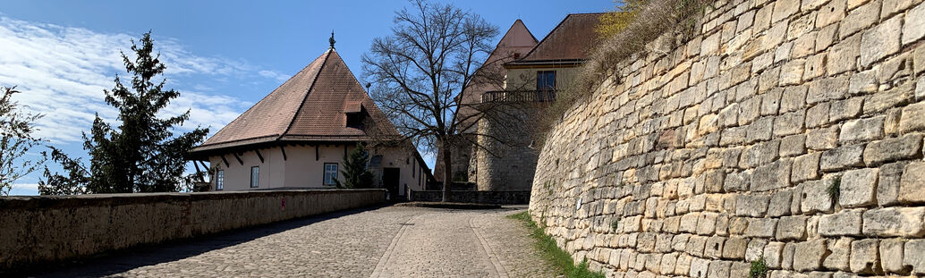 Weg zum Schlosshof
