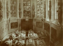 Chor der Stiftskirche, letzte Ruhest&auml;tte des Herzogs. In der Bildmitte die von ihm verliehende Fahne. Bild: Paul Sinner, Fotoarchiv Georg Weise