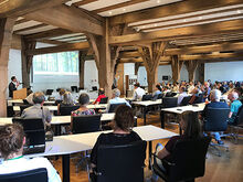 Gut besuchte Veranstaltung zum Thema Bauen mit Holz, Hanf und Co. im T&uuml;binger Rathaus.