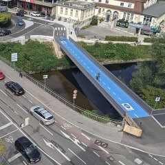 Die Steinlachbr&uuml;cke (Friedrichstra&szlig;e T&uuml;bingen) vom Dach des Ibis-Hotels aus. Bild: Hans-J&ouml;rg Schweizer