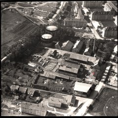 Luftbild der Stadtwerke im Eisenhut mit Geb&auml;uden des stillgelegten Gaswerks, 1956; Foto: Stadtarchiv T&uuml;bingen