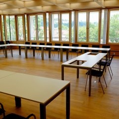 Im neuen Sitzungssaal im obersten Geschoss sind auch externe Veranstaltungen m&ouml;glich.

Bild: Universit&auml;tsstadt T&uuml;bingen